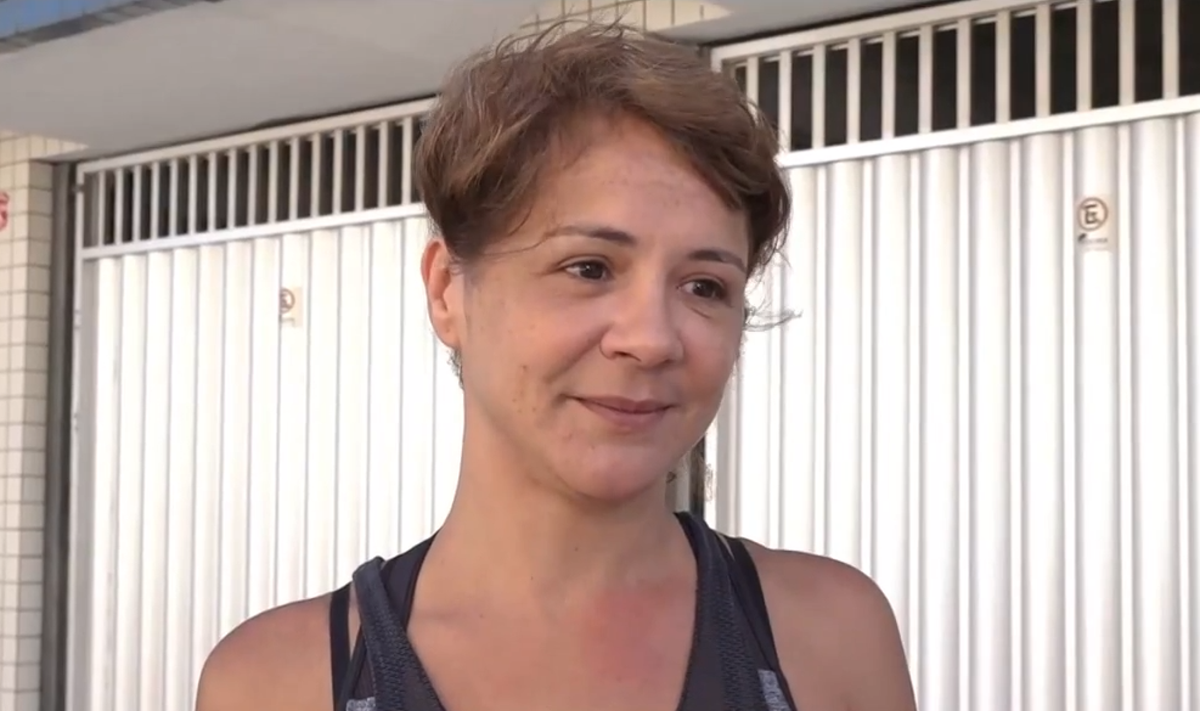 A estudante Lavínia Turbay conta que o risco de furto e roubo mudou a rotina dela na Praia da Costa