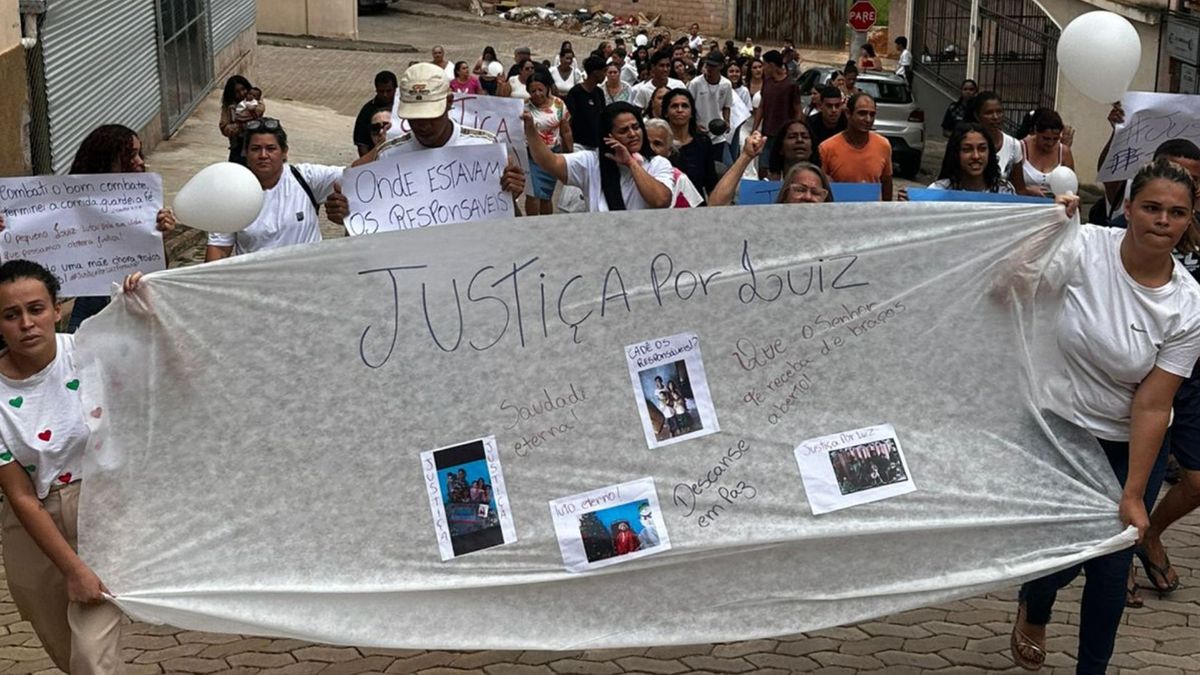 Protesto pede por justiça pela morte de menino após agressão em escola de Ibatiba