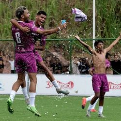 A equipe de Vitória levantou a taça no feminino, enquanto o time serrano garantiu o título no masculino
