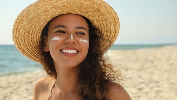 Aspectos como tipo de pele, histórico de câncer e hábitos de vida influenciam na escolha dos produtos