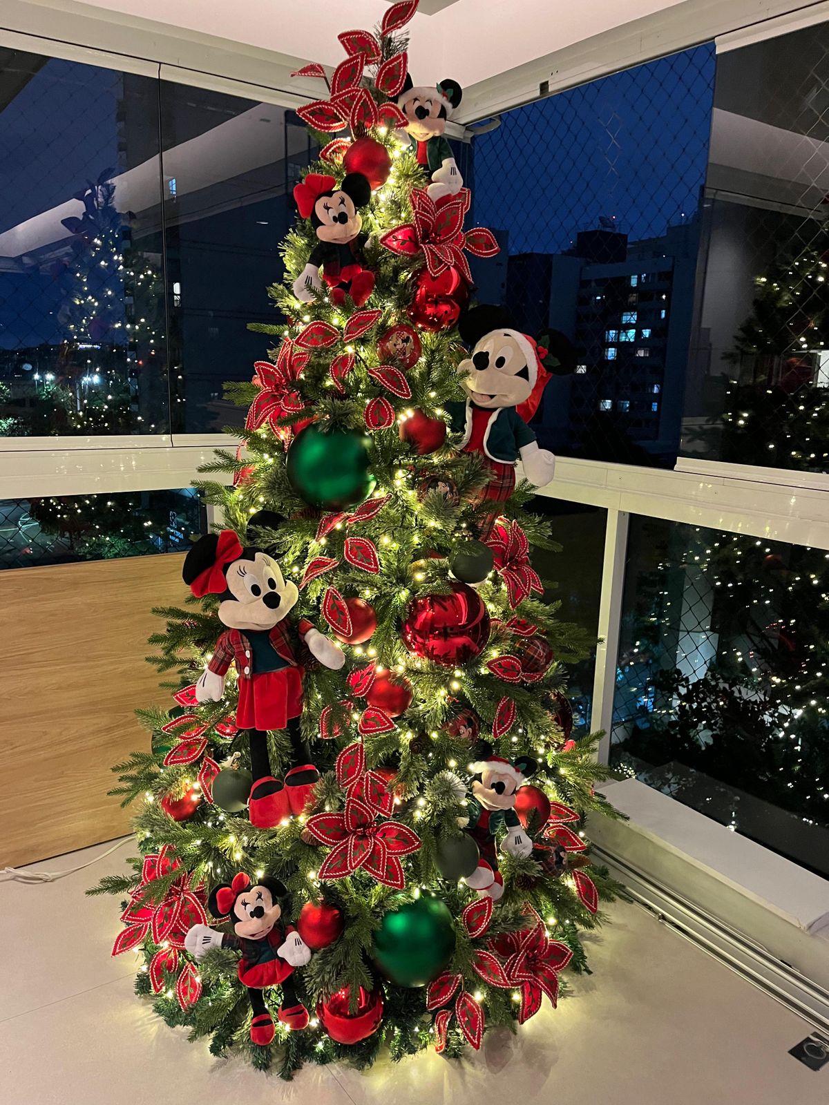 Árvores da natal feitas pelo designer Victor Norbim  por Acervo pessoal