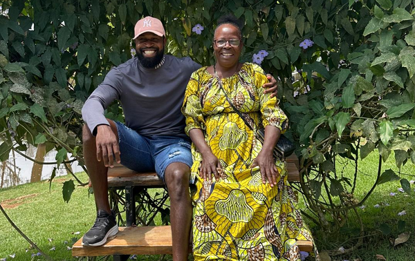 Augusto Alfredo Adriano, de 35 anos, e sua mãe, Maria Aida, 63, durante visita dela ao Espírito Santo