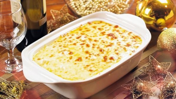 Com um toque de maionese e noz-moscada, prato preparado com o peixe leva queijo muçarela e vai ao forno para gratinar