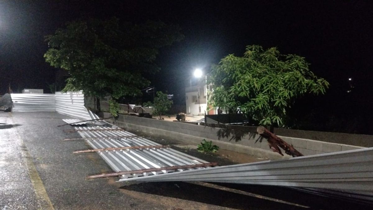 Muro de obra no bairro Alto Guandu caiu por Defesa Civil
