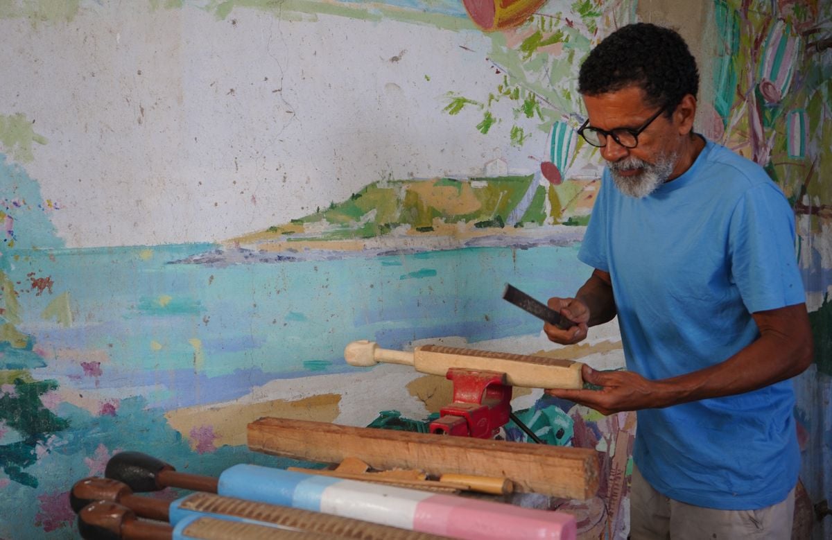 Sagrilo, artesão  que faz tambores e casaca de congo por Ricardo Medeiros
