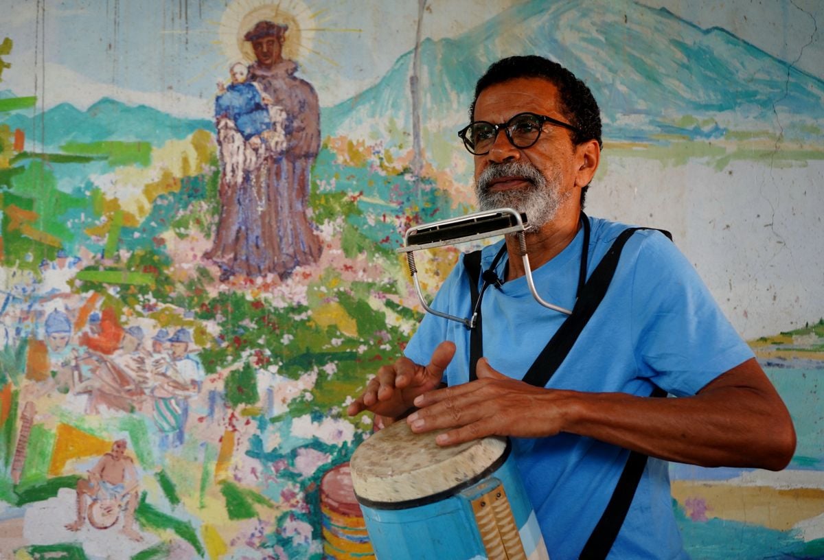 Sagrilo, artesão  que faz tambores e casaca de congo por Ricardo Medeiros