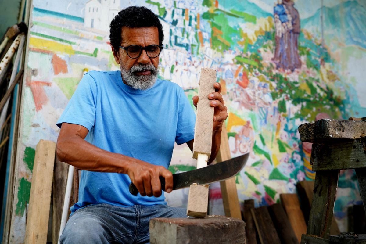 Sagrilo, artesão  que faz tambores e casaca de congo por Ricardo Medeiros