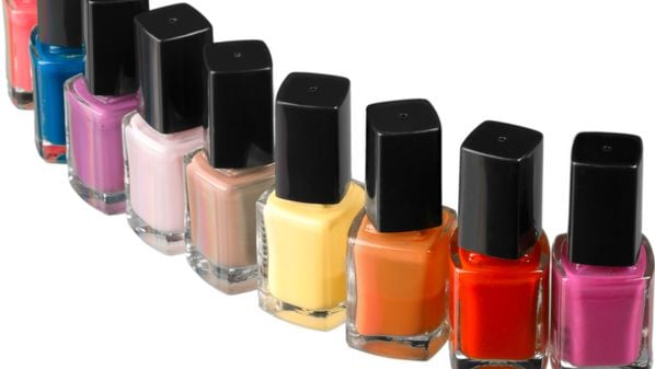 Entre marcas como Risqué, Impala e Colorama, veja as tonalidades que prometem ganhar a próxima estação. Confira também opções de esmalte em gel e inspirações de unhas para Natal e ano-novo