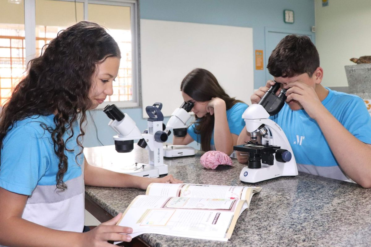 Escola Monteiro busca oferecer um ensino médio forte e de excelência focado em desenvolver não só o profissional do futuro, mas também um ser humano preparado para a vida