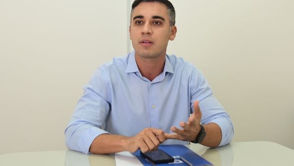 Novo prefeito da cidade, Weverson Meireles publicou decreto criando comitê para avaliar e diminuir despesas; contratos da administração também serão revistos