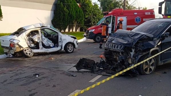 Segundo informações do Corpo de Bombeiros, todos os que estavam em um Ford Ka morreram no local do acidente. Três vítimas eram da mesma família