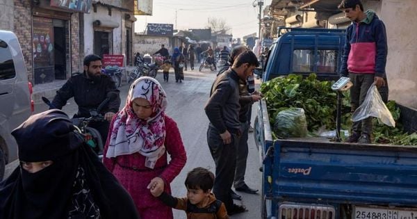 O grupo islâmico que agora governa a Síria administra a vida cotidiana da população de Idlib há sete anos.