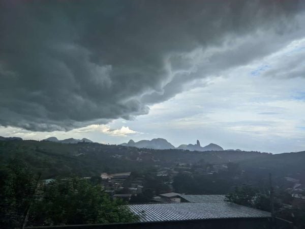 Momentos antes da chuva em Cachoeiro de Itapemirim