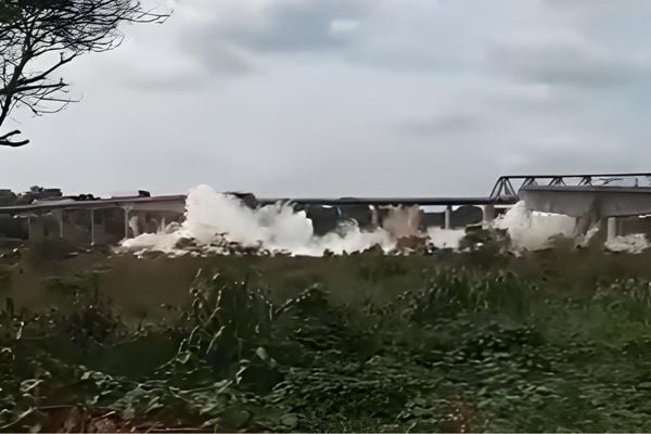 Parte de uma ponte que liga os estados de Tocantins e Maranhão desabou, deixando ao menos uma pessoa morta