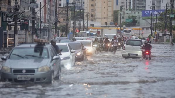 Os capixabas têm vivido dias chuvosos e temperaturas mais amenas neste verão. A reportagem de A Gazeta foi atrás de especialistas para entender essa mudança climática e a ligação entre os fatores