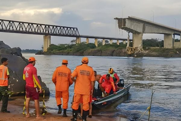 Ponte Juscelino Kubitschek de Oliveira, na divisa entre os estados do Maranhão e Tocantins, desabou no domingo (22)