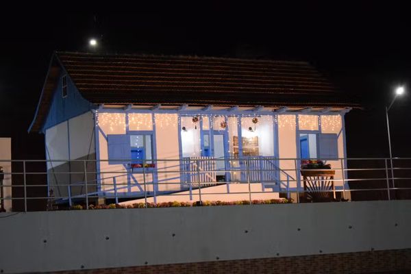 Árvore de Natal feita com 1,7 mil quadrados de crochê em Santa Maria de Jetibá