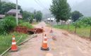 Rua próxima de galeria cede em bairro em Venda Nova do Imigrante (Defesa Civil de Venda Nova do Imigrante )