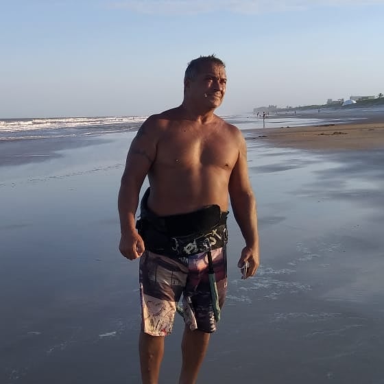 Vítima praticava kitesurf com grupo de amigos