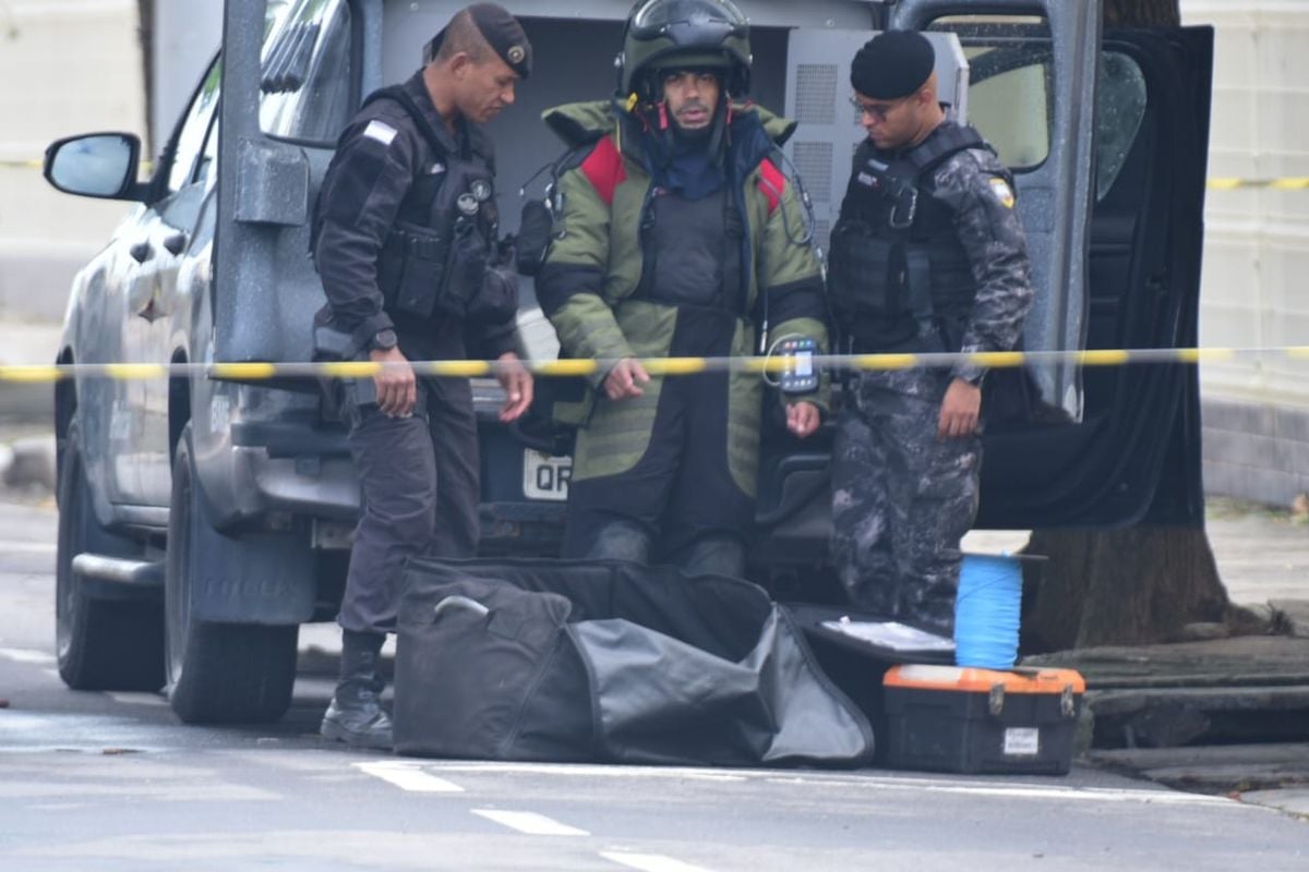 Esquadrão Antibombas detonou artefatos explosivos em rua de Vila Velha