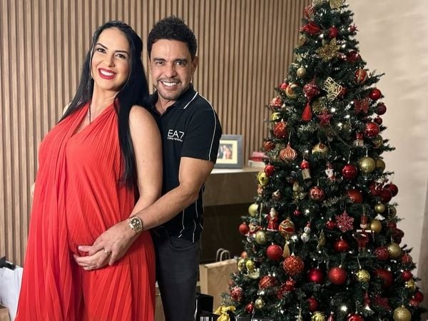 Graciele Lacerda e Zezé di Camargo posaram para foto horas antes do nascimento de Clara, em pleno Natal