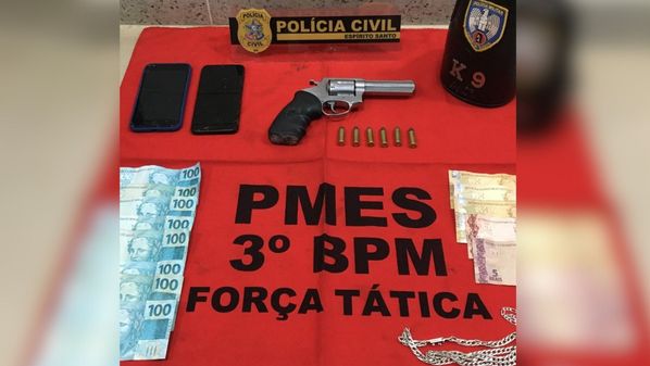 Rapaz de 20 anos, com mandado de prisão por participação em tentativa de homicídio, foi alvo de operação nesta quinta-feira (26) e atacou agentes de segurança para não ser preso