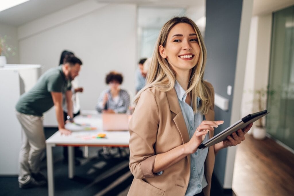 O especialista em marketing de eventos trabalha para maximizar a visibilidade e o alcance do evento (Imagem: Zamrznuti tonovi | Shutterstock)