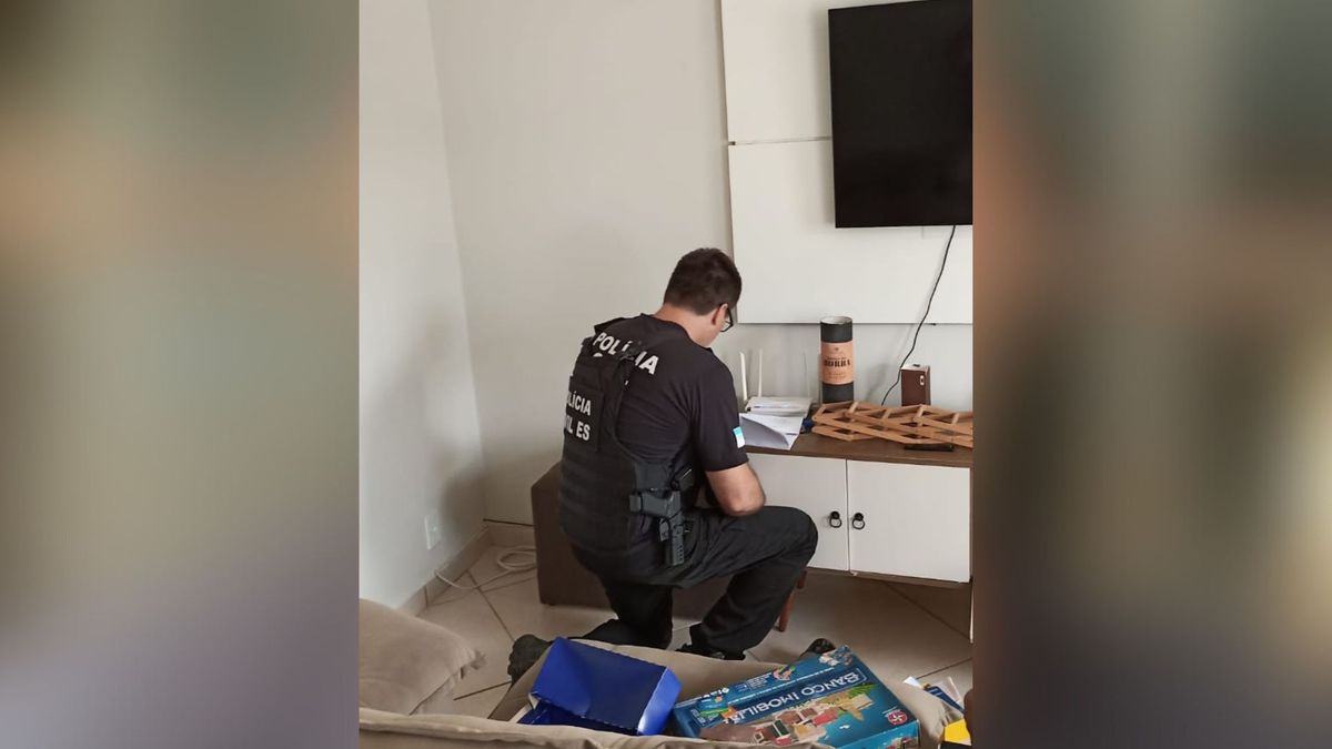 Homem de 24 anos é investigado por clonar cartões e dar prejuízo de R$ 50 mil a um banco digital capixaba.