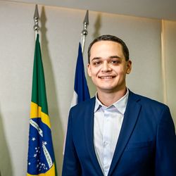 Pazolini anuncia cozinha comunitária e prazo para engordamento de praias em Vitória