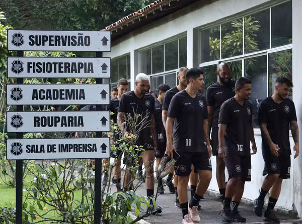 Elenco do Rio Branco se apresenta para pré-temporada
