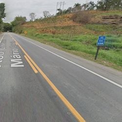 De acordo com a PRF, acidente envolveu quatro veículos, na altura do Km 239, em Fundão. Rodovia precisou ser interditada