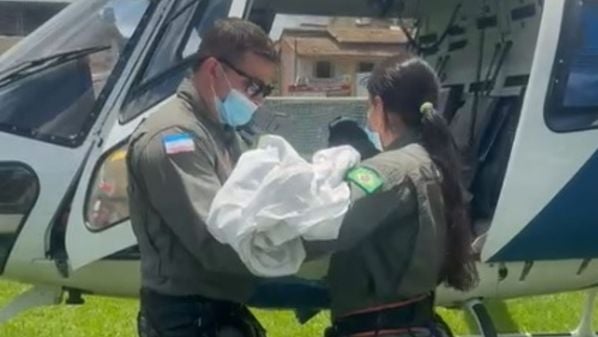 Segundo o órgão, menina de 1 ano e 5 meses sofreu queimaduras de segundo grau e foi transportada de helicóptero até hospital em Vitória