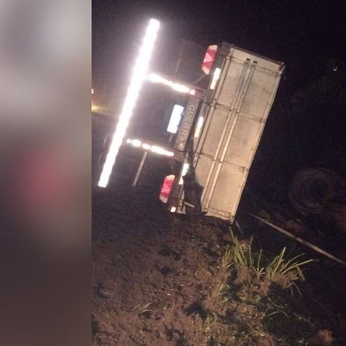 Conforme a Eco101, para realizar o destombamento da carreta, o tráfego na região foi totalmente interditado às 9h23