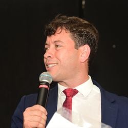 Prefeito de Vila Velha era pré-candidato ao governo do ES e não descartava, como alternativa, concorrer ao Senado. Nesta quarta (25), porém, anunciou que vai permanecer no atual mandato