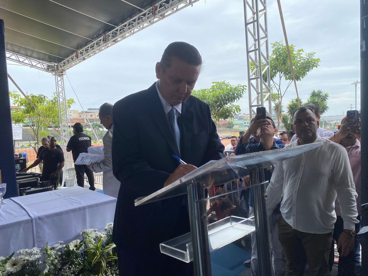 Prefeito Euclério Sampaio toma posse em seu segundo mandato em Cariacica por Tiago Alencar