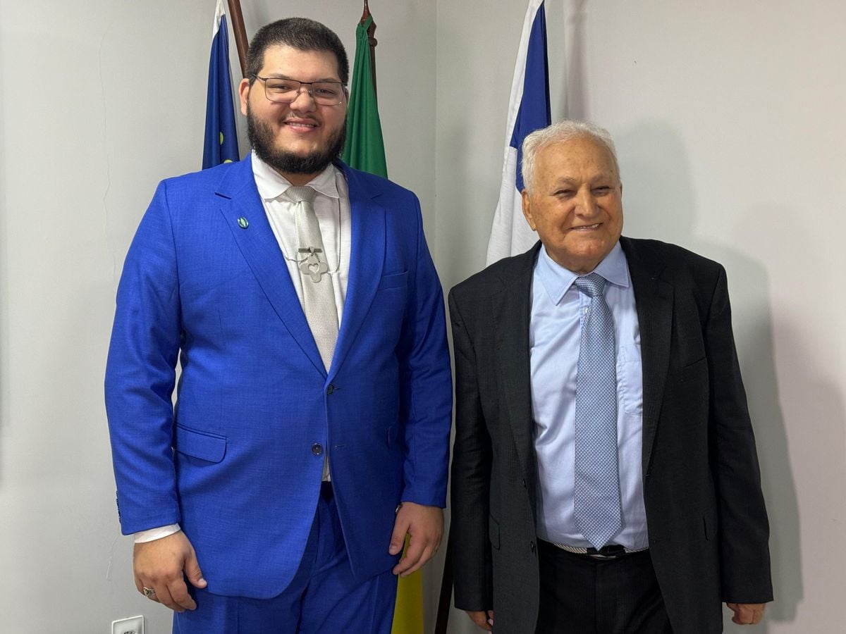 Prefeito Theodorico Ferraço e vice-prefeito Júnior Corrêa em cerimônia de posse