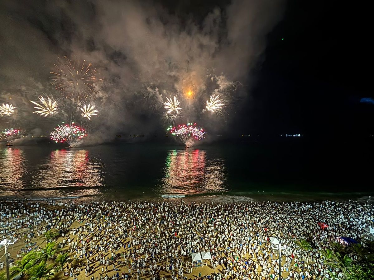 Queima de fogos em Vila Velha no réveillon de 2025. por Ed Imagens