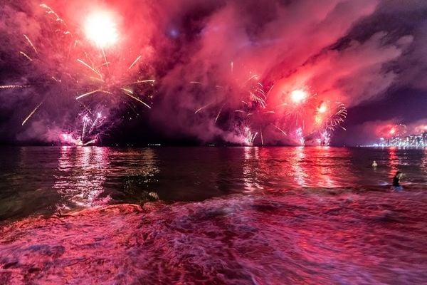 Queima de fogos no réveillon de 2025 em Vila Velha. por Adessandro Reis