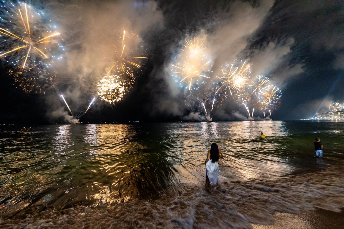 Queima de fogos no réveillon de 2025 em Vila Velha por Adessandro Reis