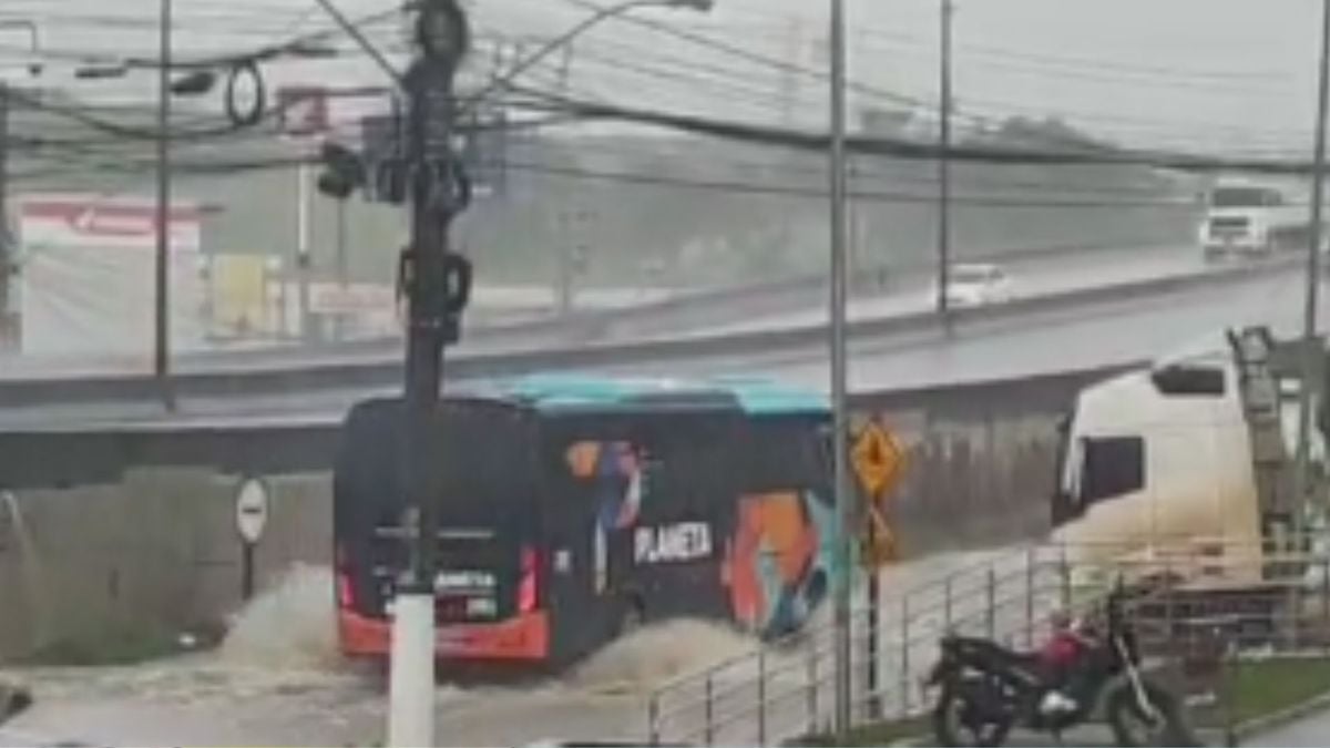 Município de Viana registra alagamentos na tarde desta terça-feira (2)