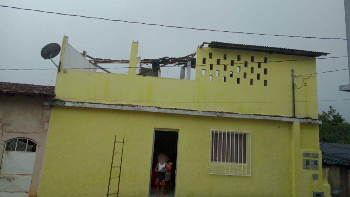 Estragos no bairro Cruzeiro, em João Neiva  por Defesa Civil