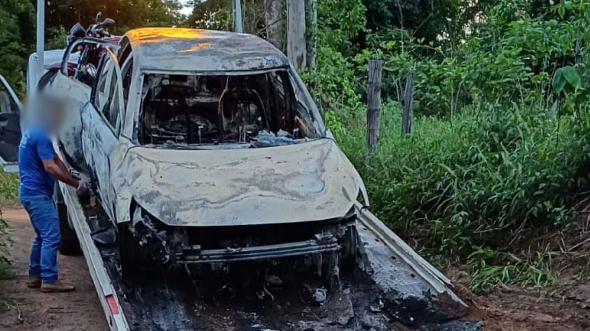 Carro foi guinchado após perícia 