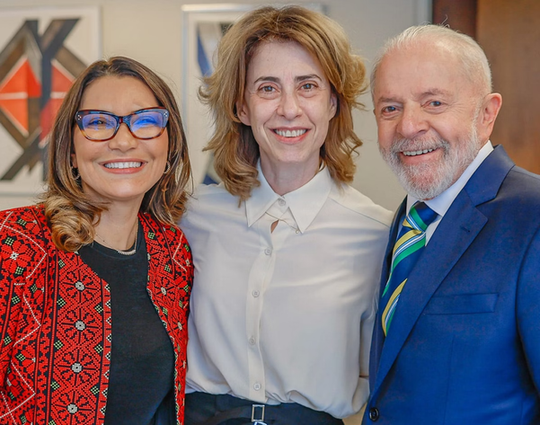 Em dezembro, o presidente e a primeira-dama, Janja da Silva, posaram para foto ao lado da atriz, em Brasília