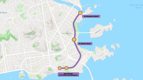 Baias de ônibus foram construídas para que coletivos não atrapalhem o fluxo de veículos nas pistas de rolamento