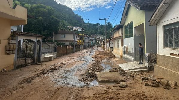 Mimoso do Sul, município fortemente afetado pela enchente em março do ano passado, voltou a ter casas e comércios tomados pela água na região central