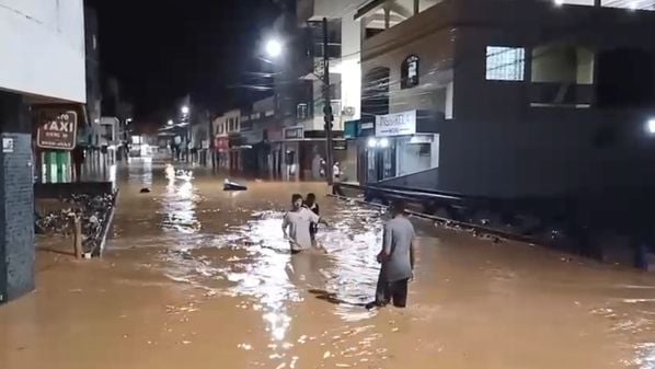 O Espírito Santo enfrenta fortes chuvas desde o começo da semana, o que já deixou diversas regiões debaixo d'água