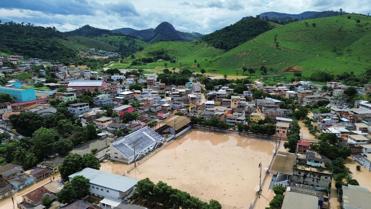 Barra de São Francisco: imagens aéreas mostram a cidade toda alagada