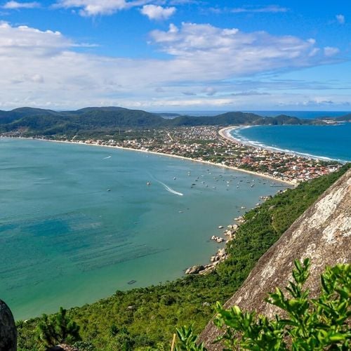 Imagem - 4 praias deslumbrantes para conhecer em Bombinhas