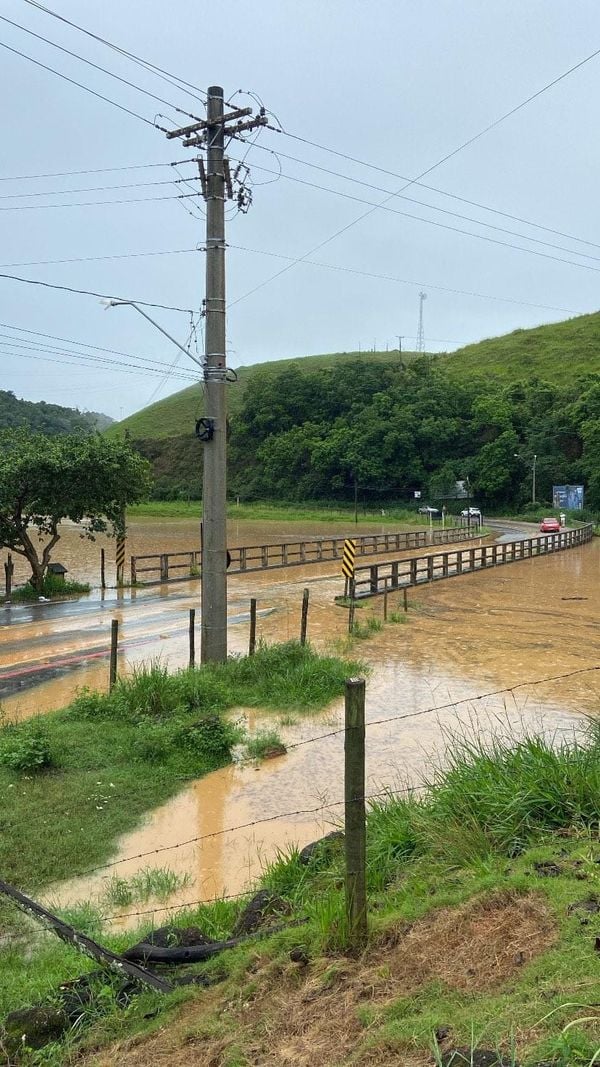 Alagamento em Santa Leopoldina por Leitor A Gazeta