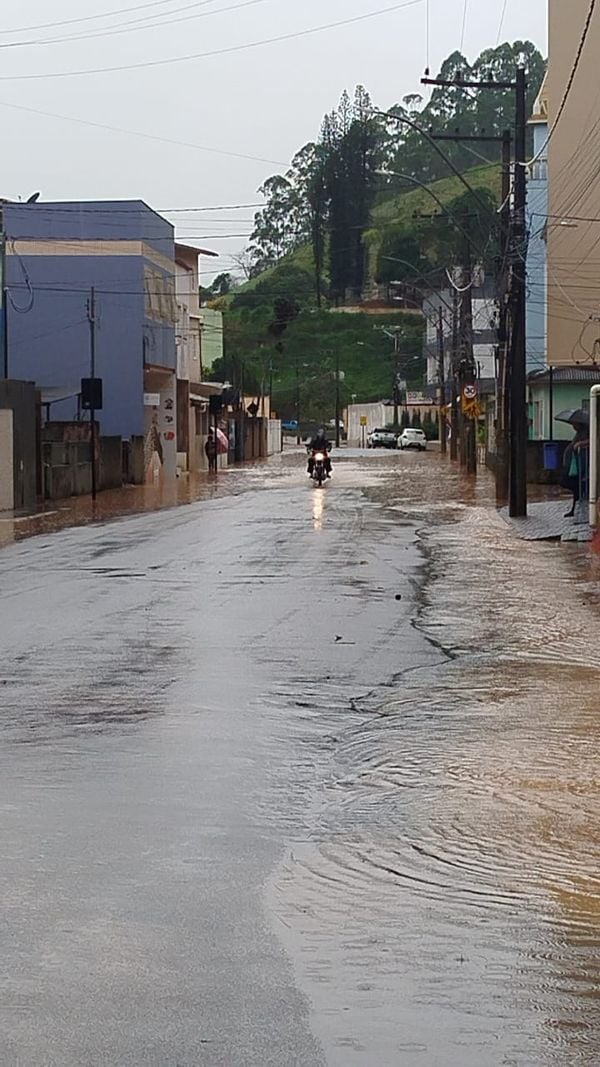 Alagamento no bairro Vila Nova, em Santa Teresa